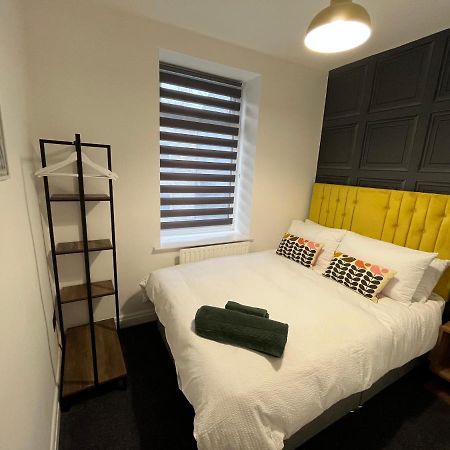 Modern & Retro Two Bedroom Apartment In Μπάρνσλεϊ Εξωτερικό φωτογραφία